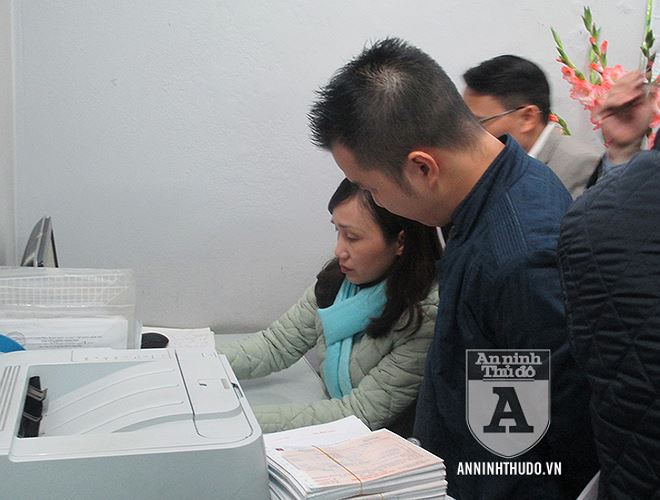 Toàn cảnh cuộc thực nghiệm đổ xăng giữa Petrolimex và lái xe ôtô khiếu nại